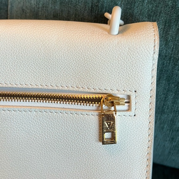 My lock me chain bag in WHITE - Picture 14 of 16